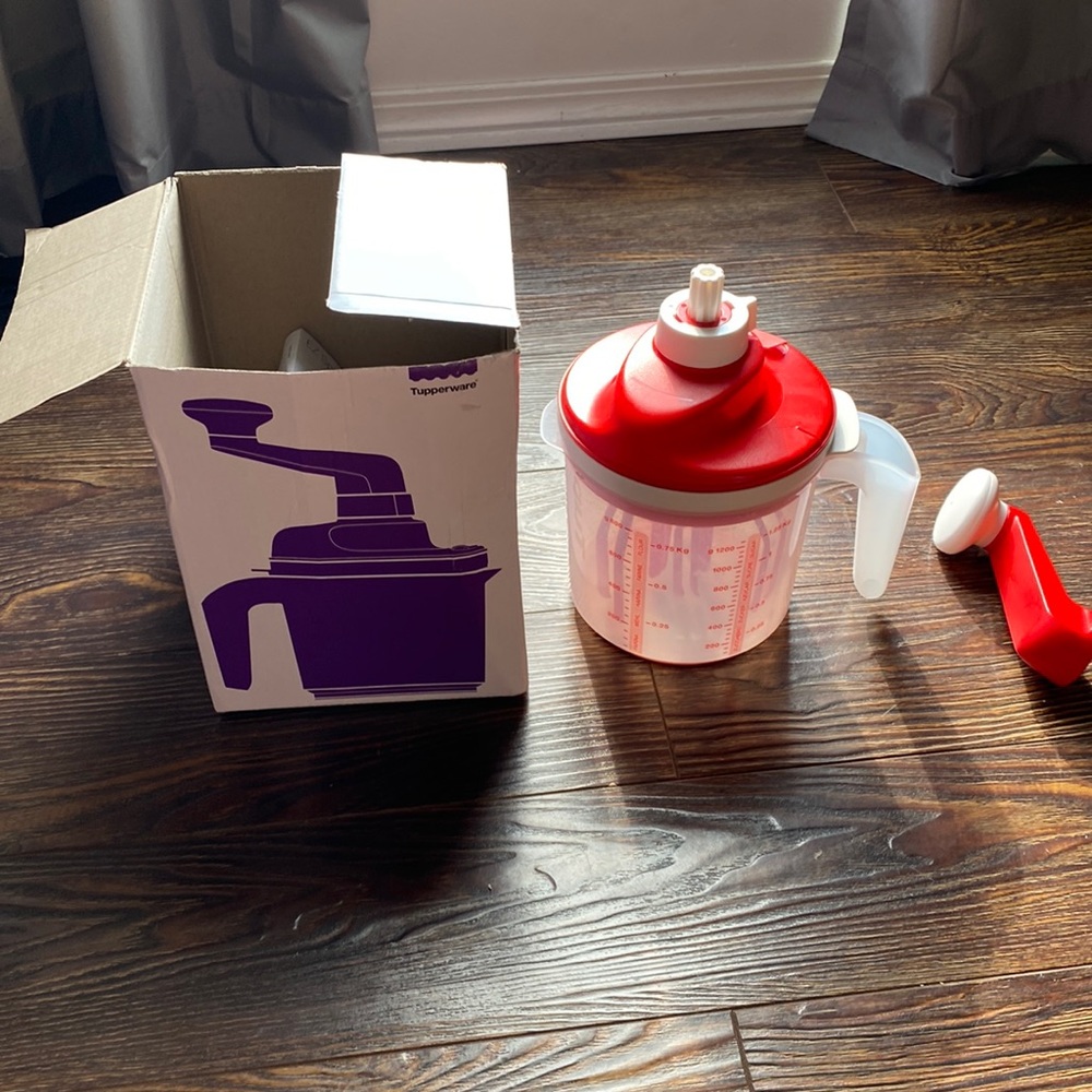 🔥🔥🔥🔥EZ speedy Tupperware great shape not used 10/10 🔥🔥🔥🔥☄️☄️☄️☄️